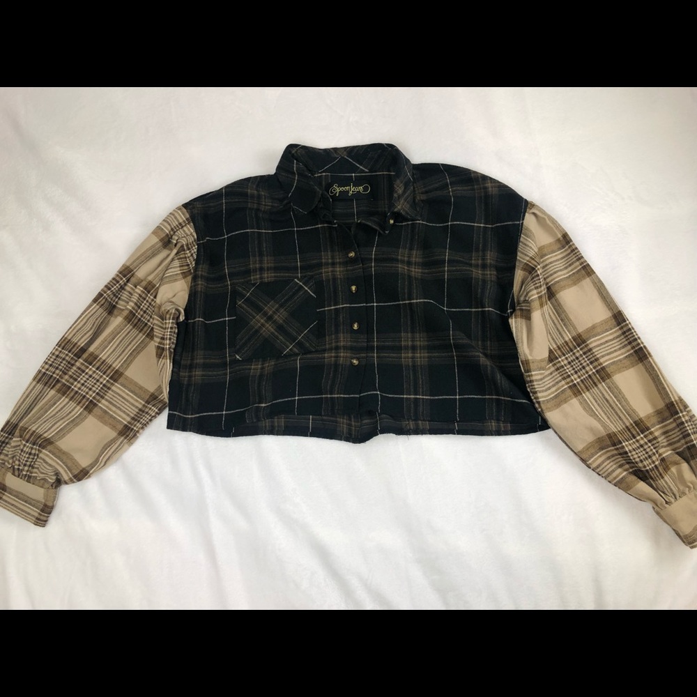 Two toned black & brown color block cropped plaid long sleeve from Spoon Jeans.